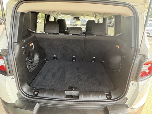 Used 2017 Jeep Renegade Latitude AWD/4WD image 29