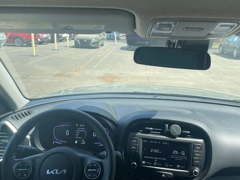Used 2025 Kia Soul LX w/ LX Technology Package FWD image 29