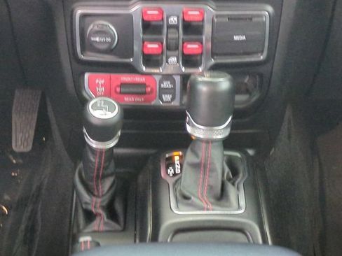 Used 2020 Jeep Gladiator Rubicon AWD/4WD image 20