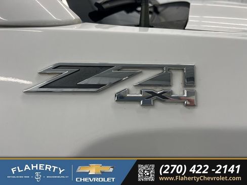 Used 2015 GMC Sierra 2500 SLT w/ Suspension Package, Off-Road image 17