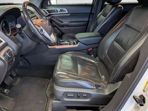 Used 2013 Ford Explorer XLT image 14