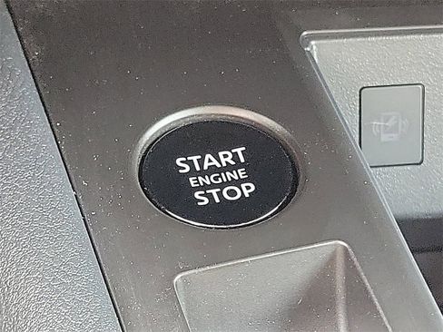 Used 2025 Nissan Kicks SV image 7