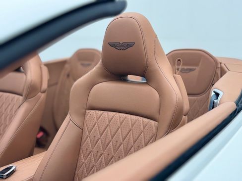 Used 2025 Aston Martin DB12 Volante image 40