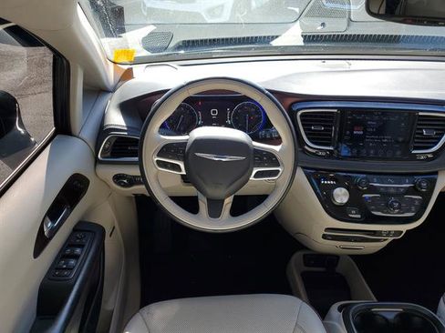 Used 2020 Chrysler Pacifica Limited w/ Tire & Wheel Group image 37