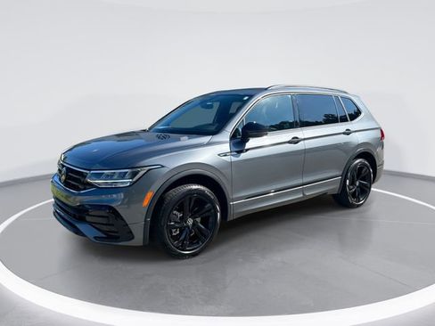 Certified 2024 Volkswagen Tiguan SE R-Line image 1