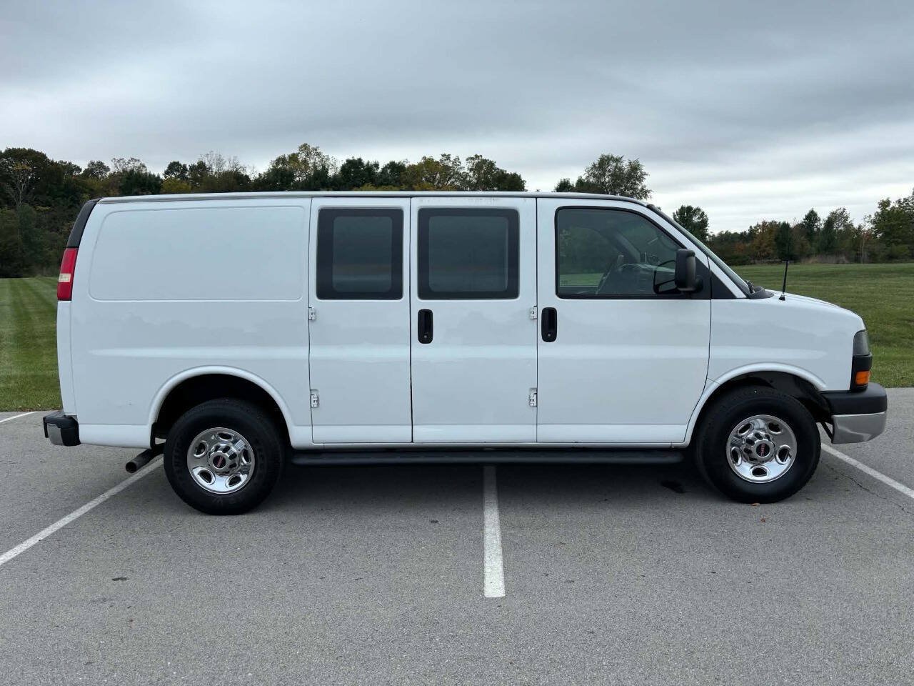 Used 2015 GMC Savana 2500 RWD image 3