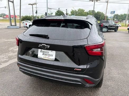 Used 2026 Chevrolet Trax RS w/ Sunroof Package FWD image 22