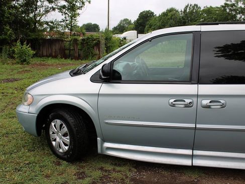 Used 2001 Chrysler Town & Country LX FWD image 11