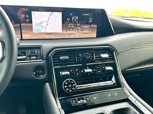 Used 2025 Nissan Armada PRO-4X image 32