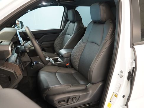Used 2025 Toyota Tacoma Limited AWD/4WD image 3