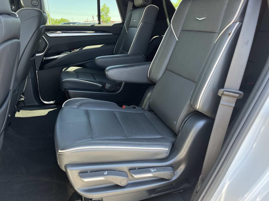 Certified 2025 Cadillac Escalade Sport AWD/4WD image 68