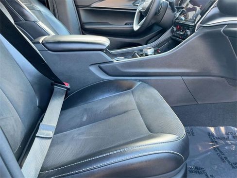 Used 2024 Jeep Grand Cherokee L Laredo image 32