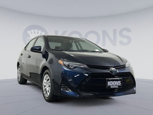 Used 2019 Toyota Corolla LE image 1