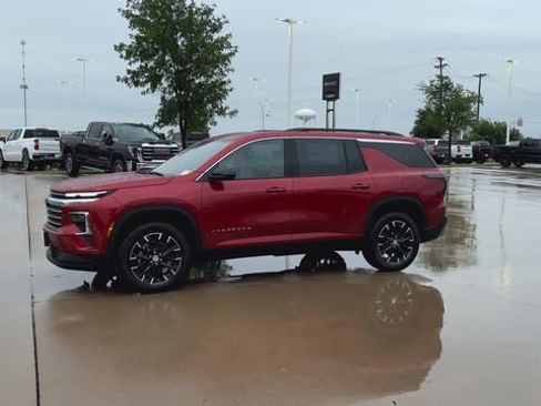 New 2026 Chevrolet Traverse LT w/ Sun and Wheel Package FWD image 8