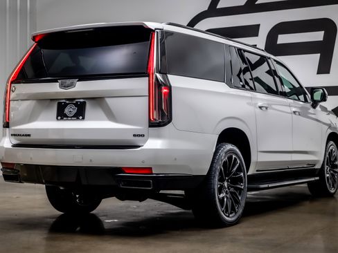 Used 2023 Cadillac Escalade ESV Sport w/ LPO, ONYX Package AWD/4WD image 30