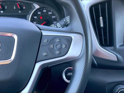Used 2024 GMC Terrain SLE AWD/4WD image 24