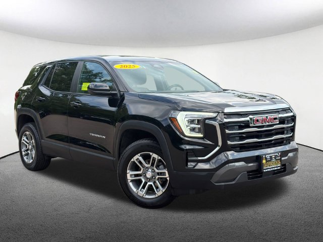 Used 2025 GMC Terrain Elevation AWD/4WD image 2