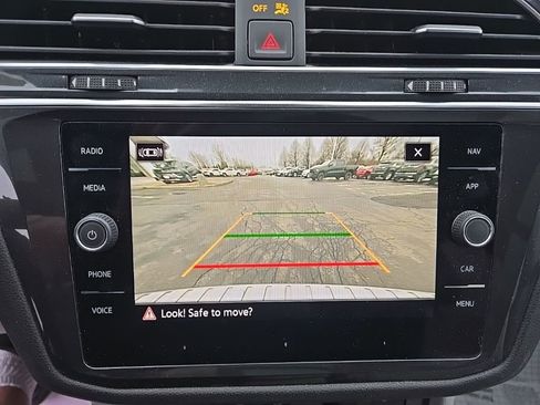 Used 2022 Volkswagen Tiguan SEL R-Line image 25