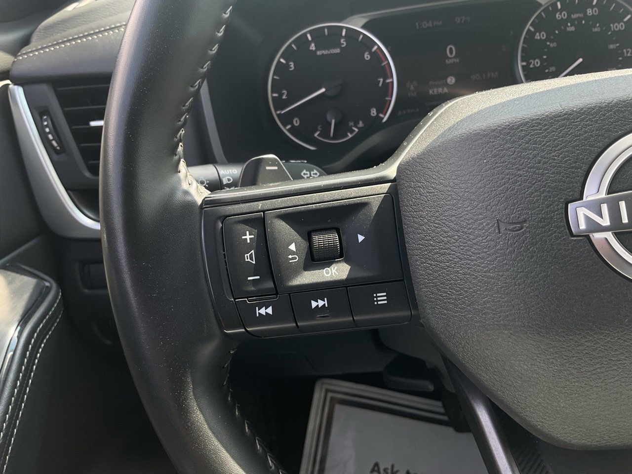 Used 2025 Nissan Rogue SV FWD image 32