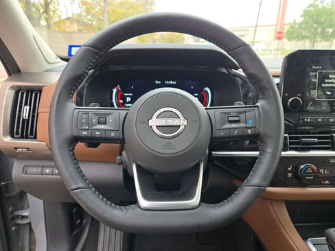 Used 2024 Nissan Pathfinder Platinum w/ Cargo Package image 10