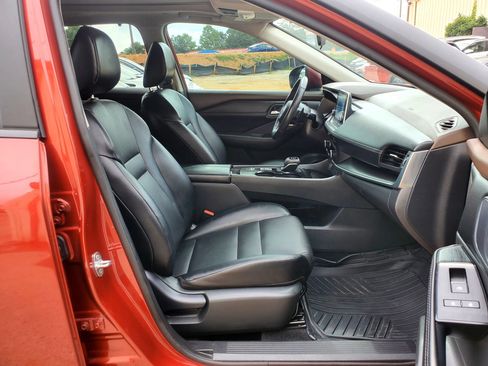 Used 2023 Nissan Rogue SV w/ SV Premium B Package FWD image 4