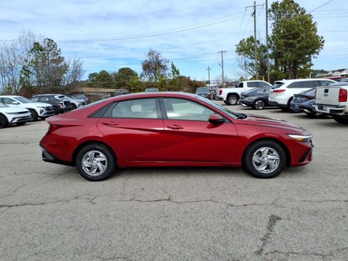 New 2026 Hyundai Elantra SE FWD image 2