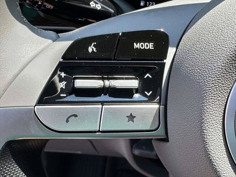 Used 2025 Hyundai Elantra SEL FWD image 32