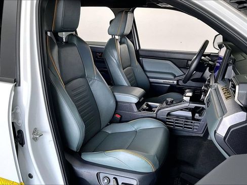 Used 2025 Toyota 4Runner Trailhunter AWD/4WD image 8