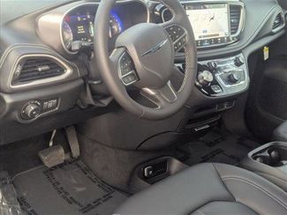 New 2026 Chrysler Pacifica Select video 3