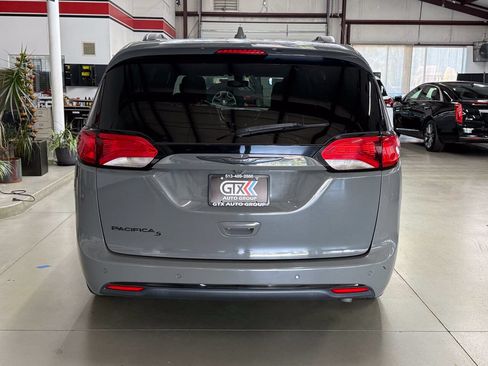 Used 2020 Chrysler Pacifica Touring-L Plus w/ S Appearance Package FWD image 3