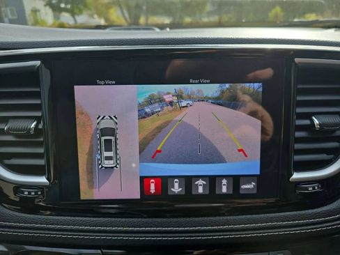 Used 2022 Chrysler Pacifica Limited FWD image 18