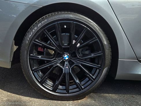 Used 2022 BMW 740i w/ M Sport Package RWD image 9