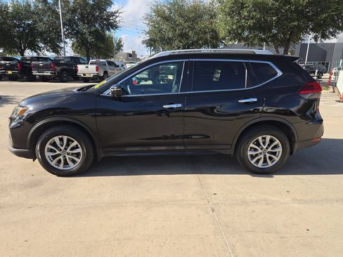 Used 2017 Nissan Rogue SV w/ SV Premium Package AWD/4WD image 6