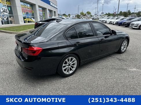 Used 2018 BMW 320i Sedan w/ Premium Package image 5