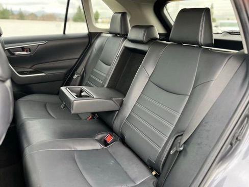 Used 2023 Toyota RAV4 XLE Premium image 18