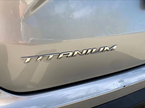 Certified 2024 Ford Edge Titanium image 9