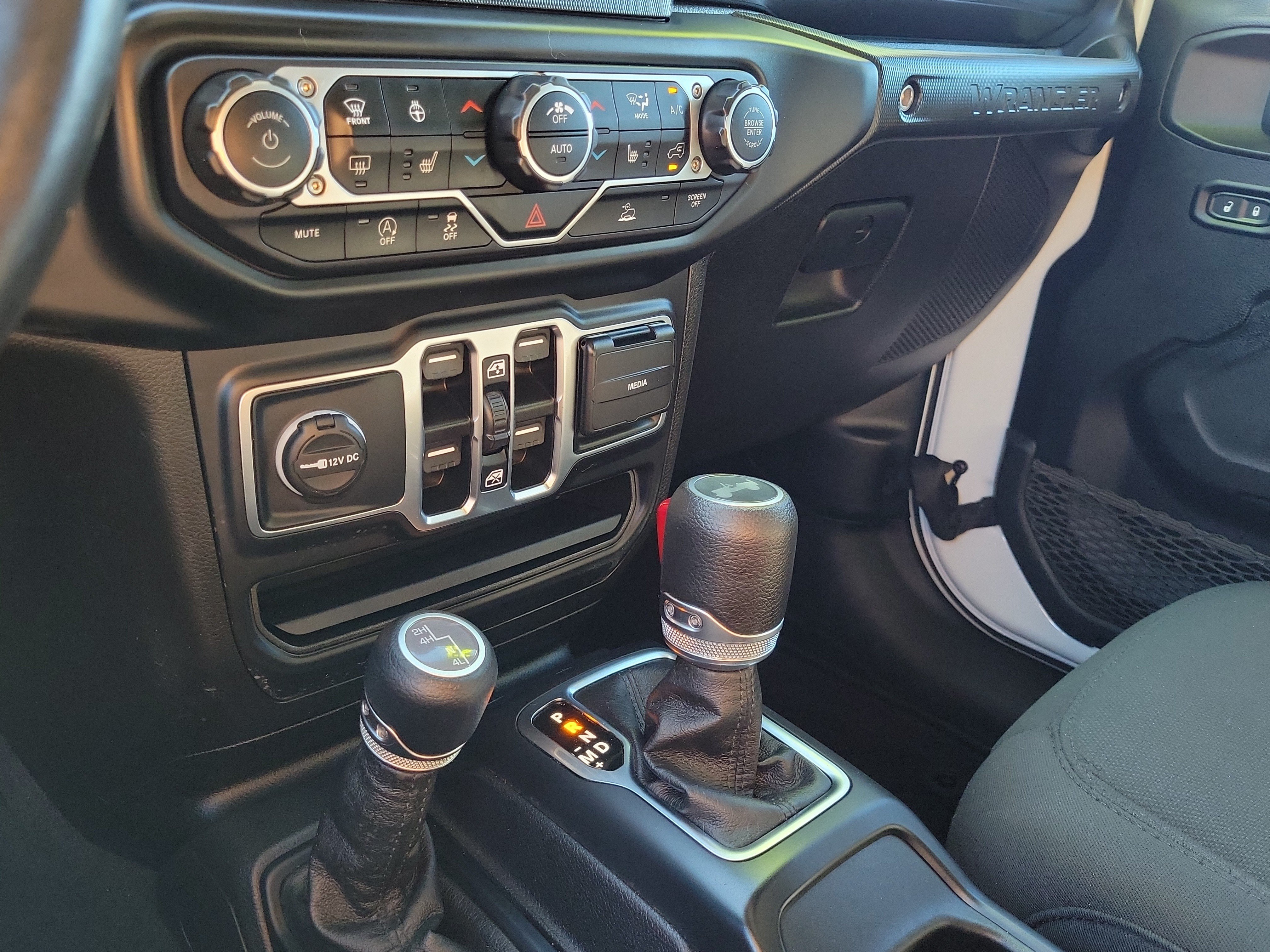Used 2023 Jeep Wrangler Unlimited Sport AWD/4WD image 25