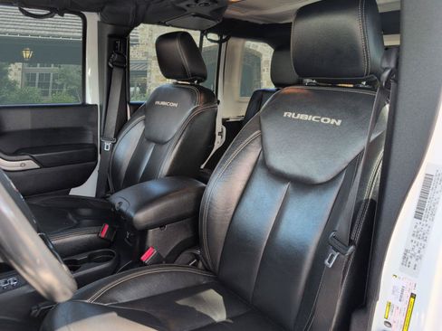 Used 2016 Jeep Wrangler Unlimited Rubicon w/ Connectivity Group AWD/4WD image 5