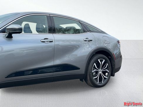 Certified 2025 Toyota Crown AWD/4WD image 10