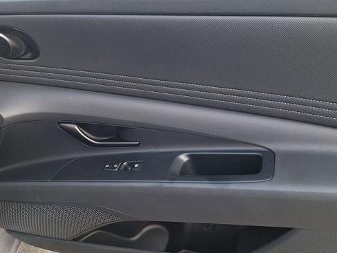 New 2025 Hyundai Elantra SEL image 27