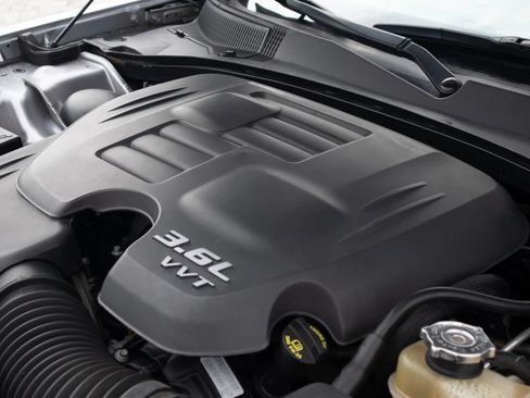 Used 2018 Chrysler 300 S w/ 300S Premium Group RWD image 35