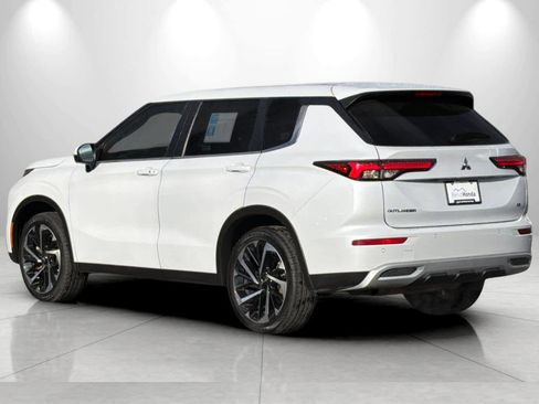 Used 2024 Mitsubishi Outlander SE image 6