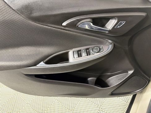 Used 2016 Chevrolet Malibu LT image 9