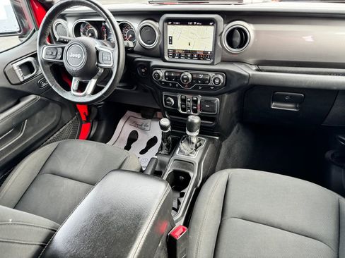 Used 2018 Jeep Wrangler Unlimited Sahara AWD/4WD image 12