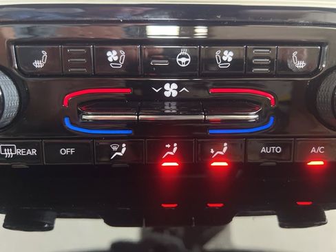 Used 2023 Jeep Grand Cherokee L Limited w/ Luxury Tech Group II AWD/4WD image 70