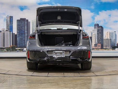 Used 2026 BMW 750e xDrive image 12