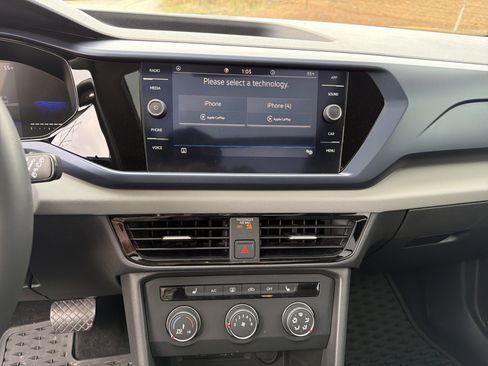 Used 2022 Volkswagen Taos SE w/ Panoramic Sunroof Package image 27