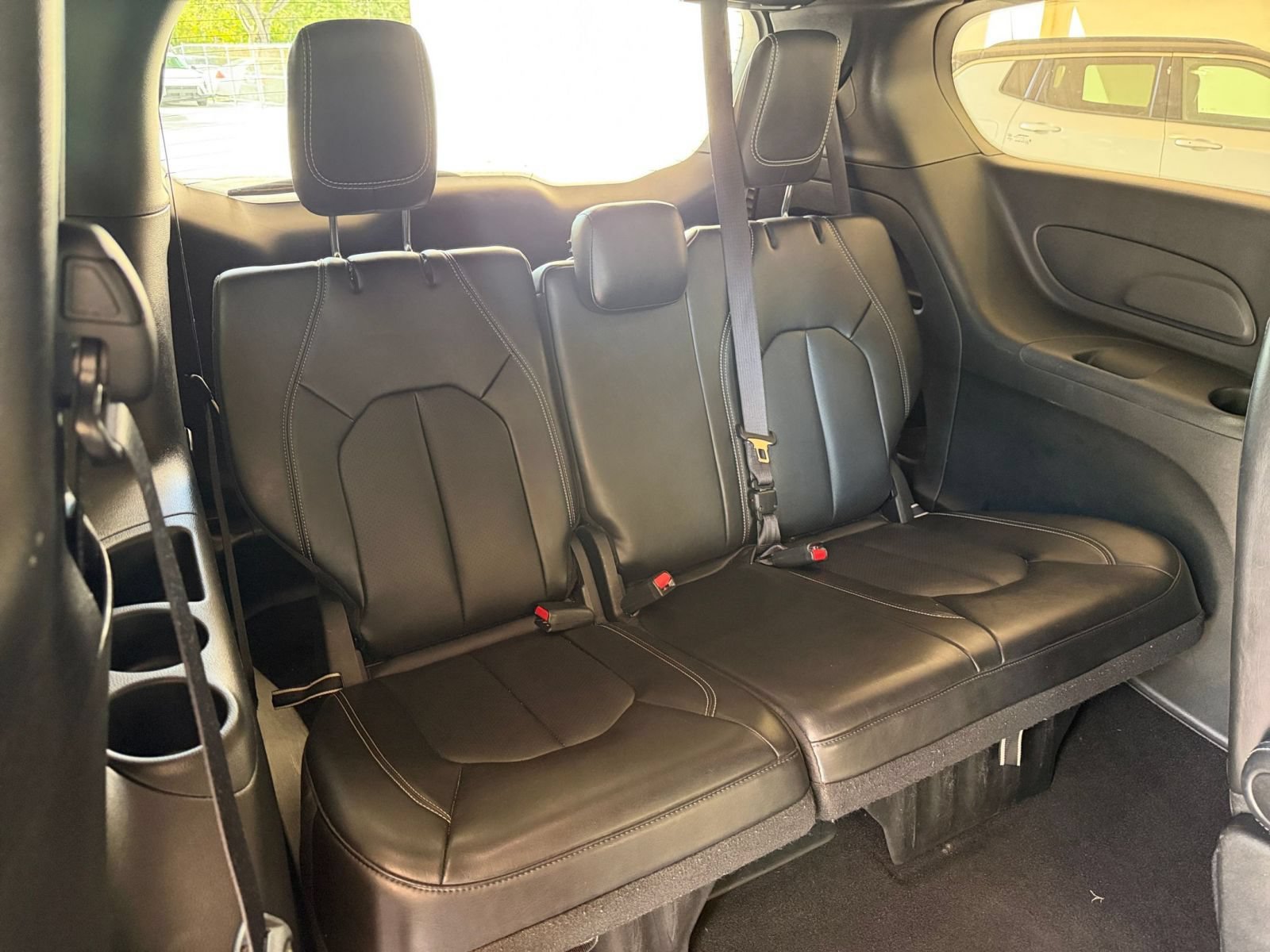 Used 2025 Chrysler Pacifica Select FWD image 26