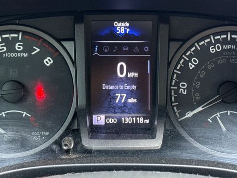 Used 2016 Toyota Tacoma TRD Sport image 29