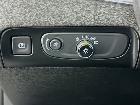 Used 2020 Buick Enclave Essence w/ Sound and Sites Package FWD image 17